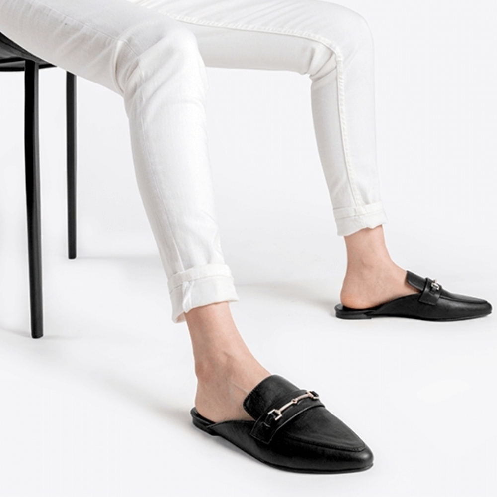 DREAM PAIRS Flat Mules Buckle Pointed Toe Backless Slip On Slides Loafer Size 8